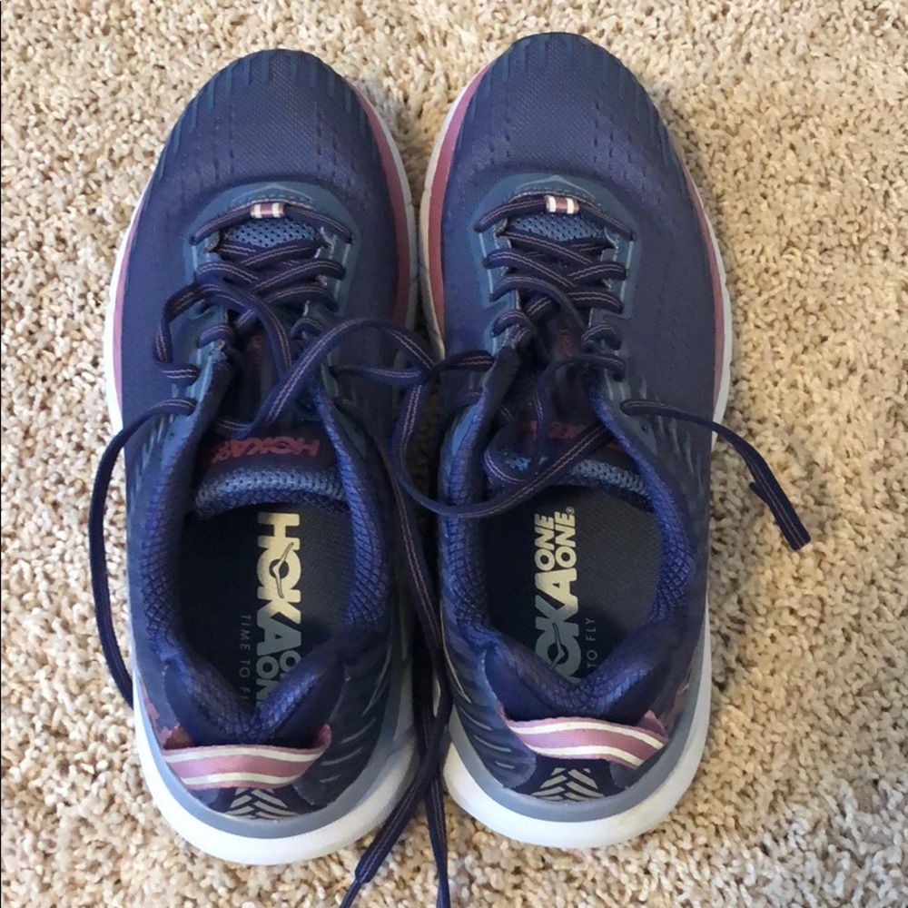 Hooks One One woman’s Clifton 5 shoes size 8